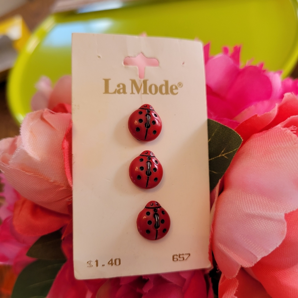 Vintage (?) La Mode LadyBug Buttons ~ Cute! ~ Final Price!